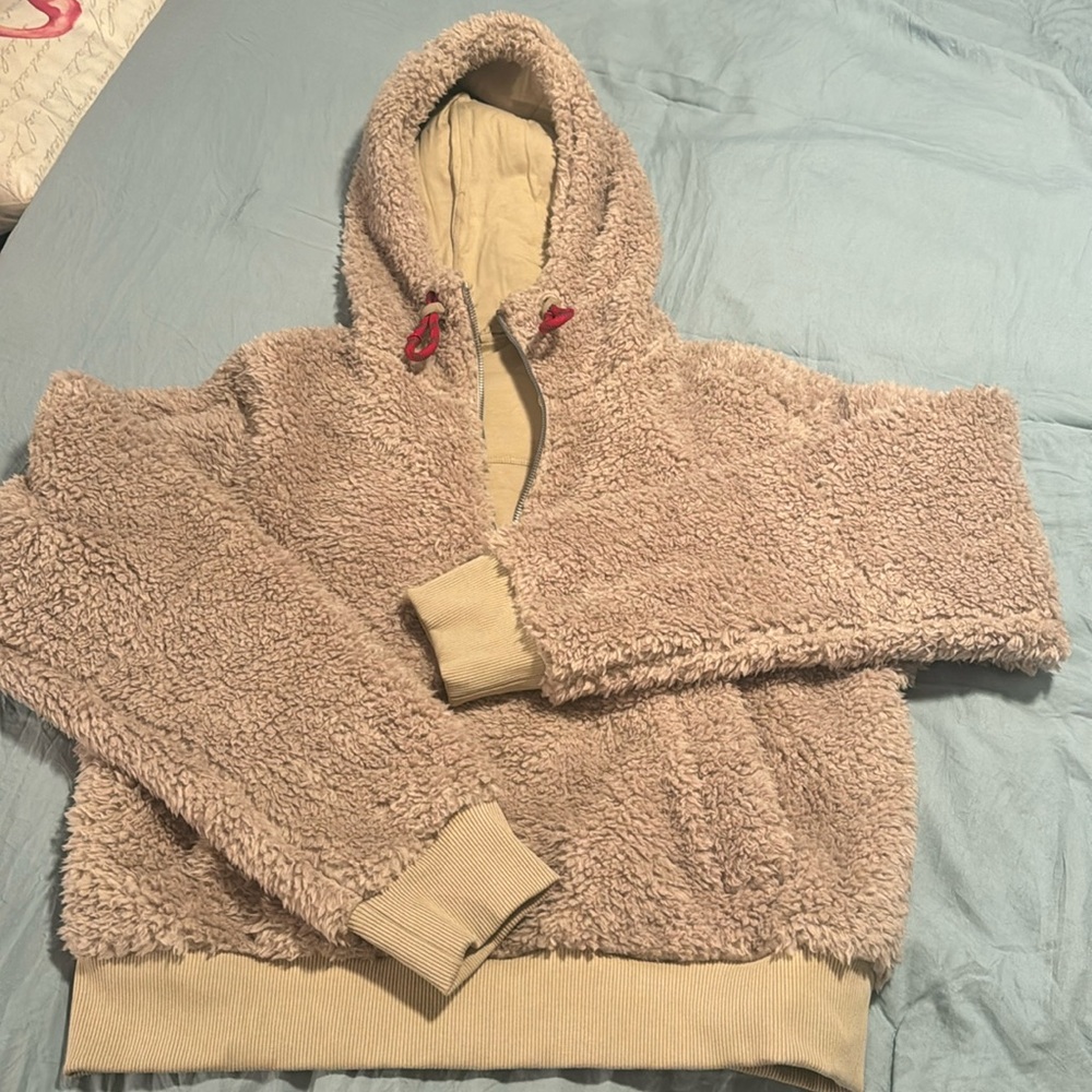 Oh, so Sherpa Lululemon pull over